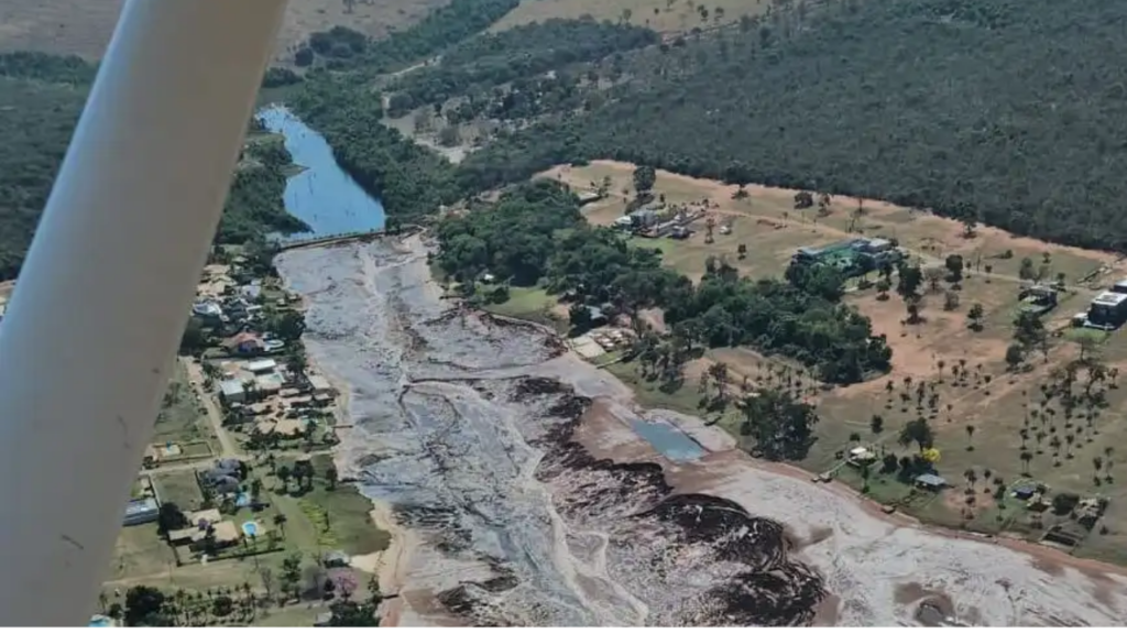 Barragem do condomínio Nasa Park se rompeu na última terça, dia 20 de agosto, deixando rastro de destruição a produtores e forte impacto ambiental na região