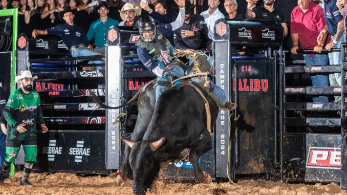 Etapa-da-PBR-em-Campo-Grande-teve-a-primeira-vitoria-de-jovem-fenomeno-da-montaria-em-touros